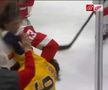 Filip Forsberg (Nashville Predators) și Moritz Seider (Detroit Red Wings) FOTO: captură video