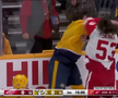 Filip Forsberg (Nashville Predators) și Moritz Seider (Detroit Red Wings) FOTO: captură video