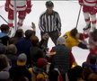 Filip Forsberg (Nashville Predators) și Moritz Seider (Detroit Red Wings) FOTO: captură video
