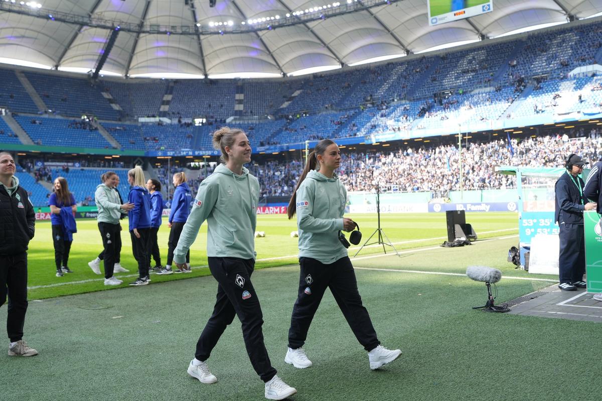 Record de spectatori în fotbalul feminin: 57.000 de fani la semifinala istorică Hamburg – Werder Bremen
