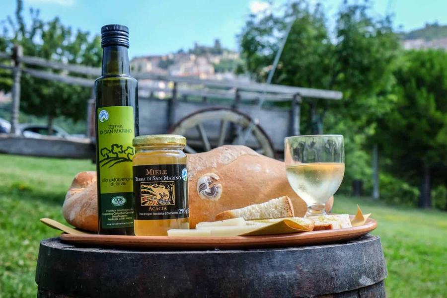 Pâinea la juma' de preț, taxiul dublu » Cum se trăiește în San Marino: prețuri peste România la restaurante, internet și chirii + 15 lucruri inedite despre microstatul fără armată