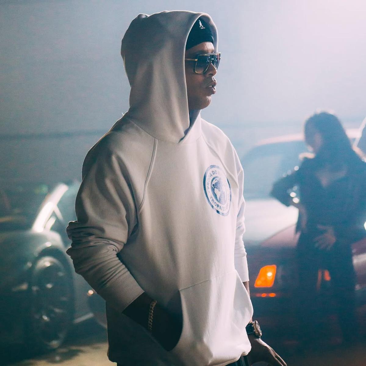 Ronaldinho a petrecut ca-n povești, 3 zile și 3 nopți » Imagini geniale: grătare și dans pe mese până în zori
