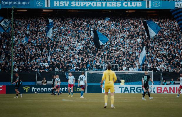 Record de spectatori în fotbalul feminin: 57.000 de fani la semifinala istorică Hamburg – Werder Bremen