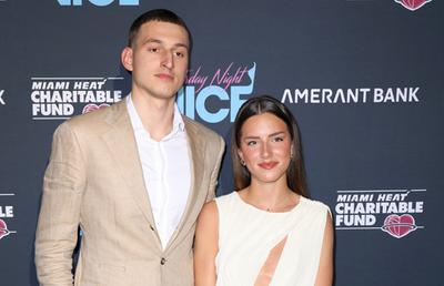 Mulți se întreabă dacă e rudă cu Novak Djokovic » Bruneta din Serbia care face ravagii în NBA