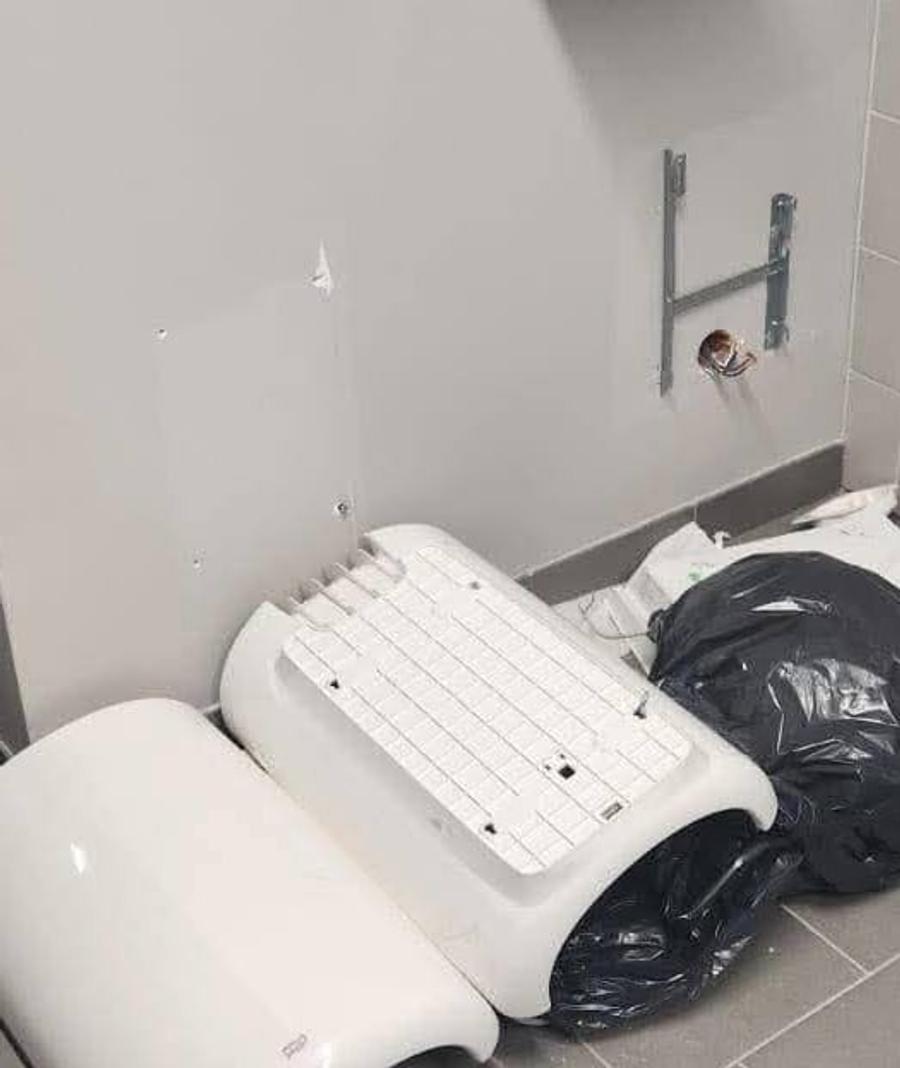 Ultrașii lui FC Magdeburg au făcut prăpăd / Foto: Facebook Ultrașii lui FC Magdeburg au vandalizat un stadion nou-nouț în Polonia: „Au fost mai aproape de porcii din hale decât de oameni”
