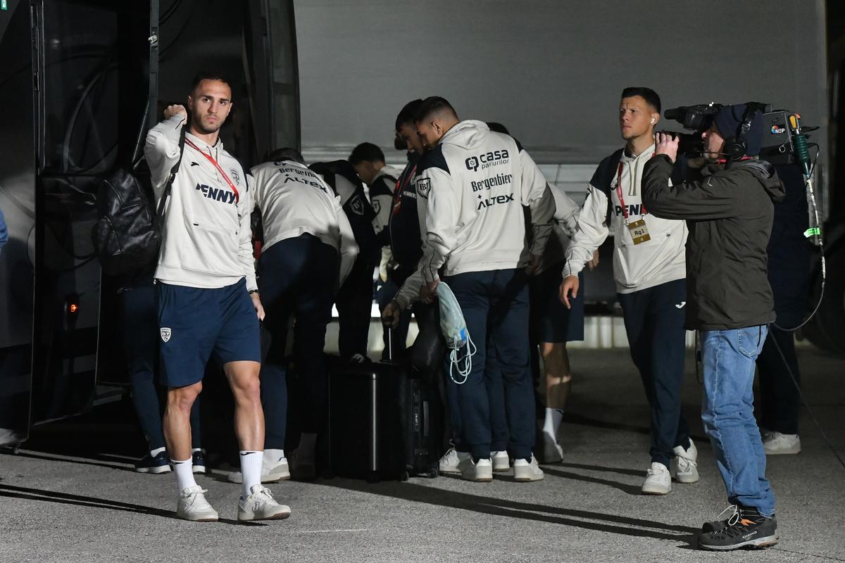 Jucătorii naționalei României au ajuns la stadionul din Serravalle / foto: Cristi Preda (GSP)