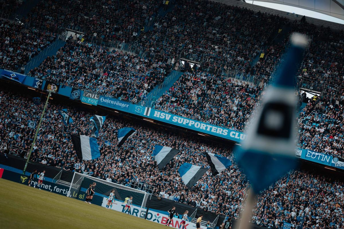 Record de spectatori în fotbalul feminin: 57.000 de fani la semifinala istorică Hamburg – Werder Bremen