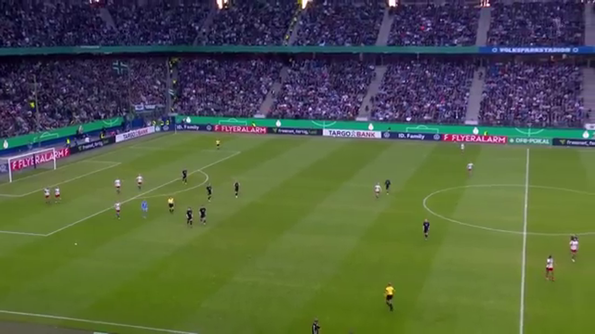 Record de spectatori în fotbalul feminin: 57.000 de fani la semifinala istorică Hamburg – Werder Bremen