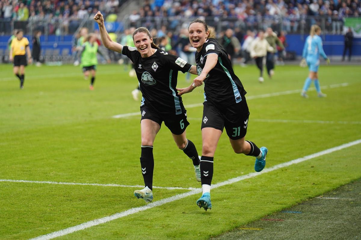 Record de spectatori în fotbalul feminin: 57.000 de fani la semifinala istorică Hamburg – Werder Bremen