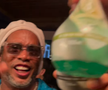 Ronaldinho a petrecut ca-n povești, 3 zile și 3 nopți » Imagini geniale: grătare și dans pe mese până în zori