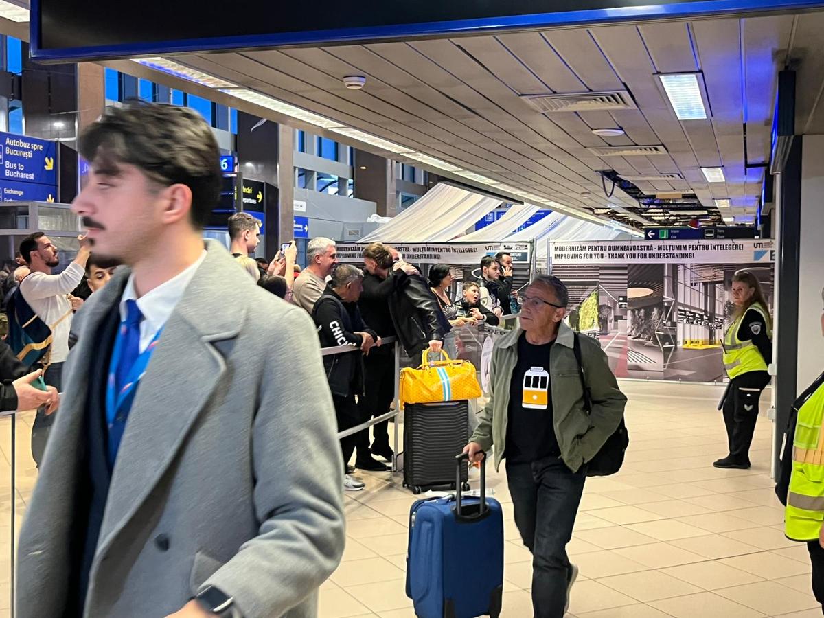 Ionuț Radu a aterizat la București » Cum arată piciorul portarului și prima reacție de la aeroport