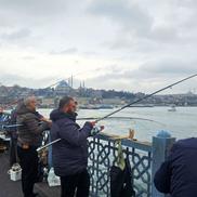 Așa își petrec timpul pescarii din Istanbul / FOTO: Remus Dinu (GSP)