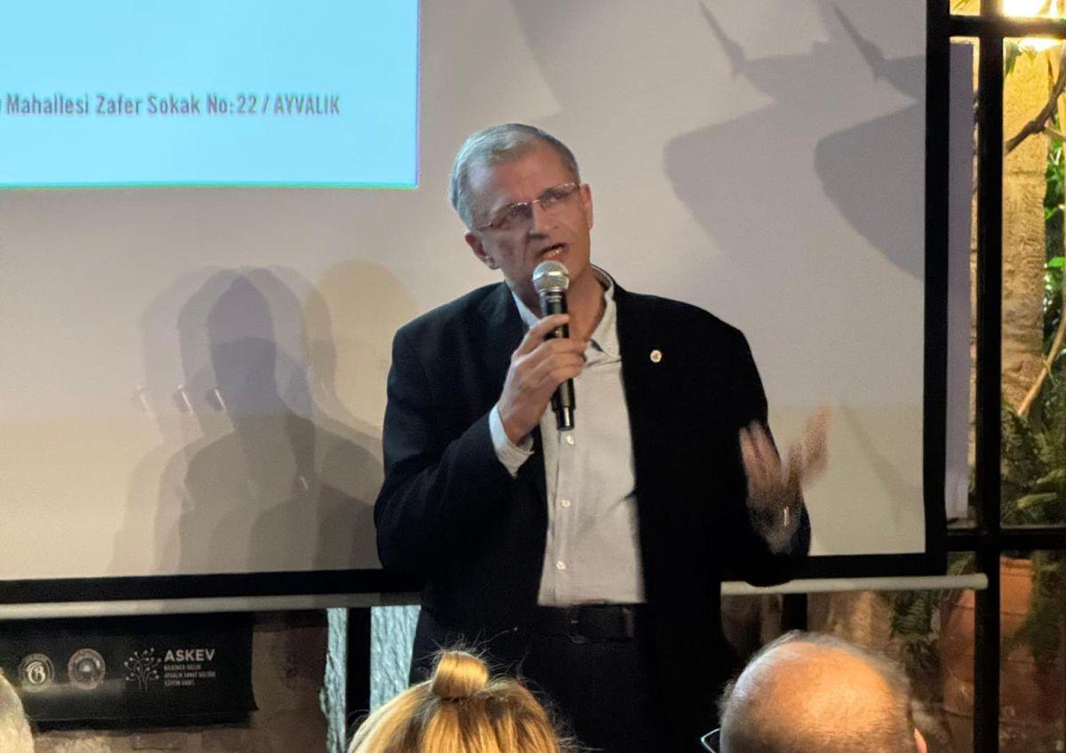 Enis Tulça, profesor universitar turc din Istanbul, cu origini românești
