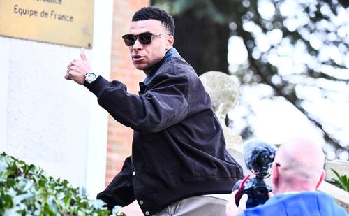 „Totul este în regulă” - pare să spună Kylian Mbappe / Foto: Imago