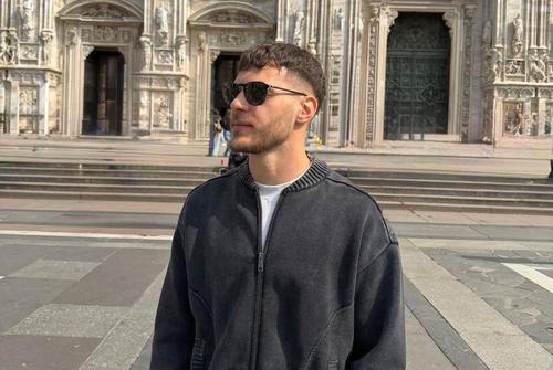 Laurențiu Popescu și-a întrerupt vacanța din Milano pentru a se prezenta de urgență la lot. foto Instagram