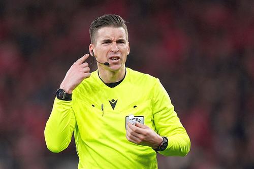 Francezul Francois Letexier (36 de ani) va fi arbitrul de centru la Turcia - România/ foto Getty Images