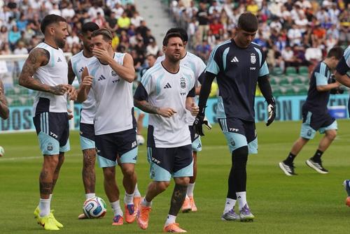 Lionel Messi și coechipierii de la naționala Argentinei înaintea amicalului cu Angola din noiembrie 2025 / Foto: Imago