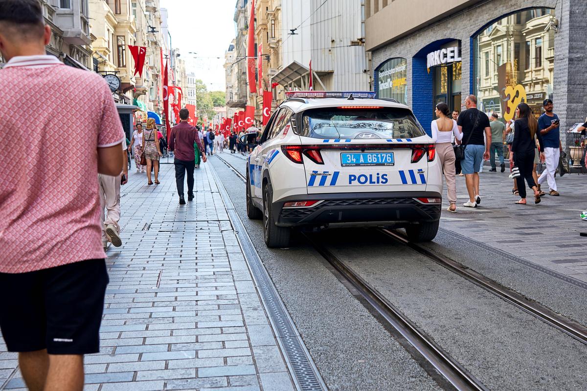 Pază armată din avion până în hotel » Măsuri de securitate fără precedent la Istanbul! Cine e omul de la SIAS din delegație