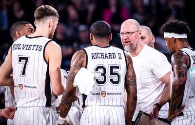 Probleme mari de lot pentru U-BT Cluj-Napoca înaintea unei „duble” importante în Liga ABA: „Dacă sunt doi fundași în tribune, îi rog să ridice mâna!”
