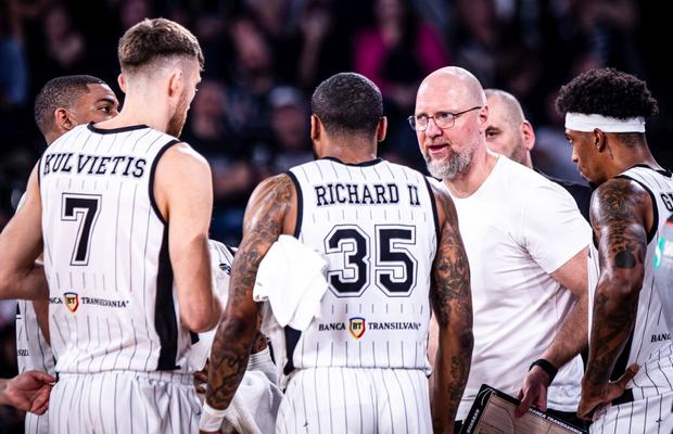 Probleme mari de lot pentru U-BT Cluj-Napoca înaintea unei „duble” importante în Liga ABA: „Dacă sunt doi fundași în tribune, îi rog să ridice mâna!”