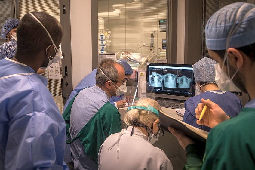 Doctorii din întreaga lume luptă contra coronavirusului // FOTO: Guliver/GettyImages