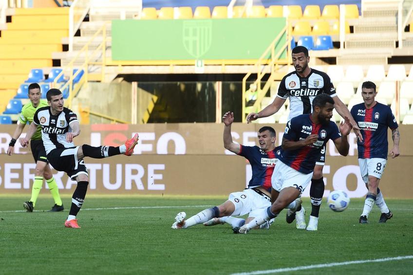 Valentin Mihăilă (21 de ani, extremă stânga) a egalat la 3 pentru Parma în duelul cu Crotone - runda #33 din Serie A.