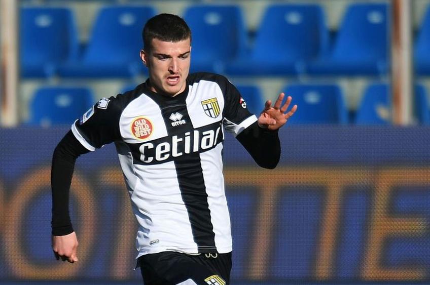 Parma a pierdut pe teren propriu cu Crotone, 3-4, în runda #33 din Serie A. Valentin Mihăilă a marcat în repriza a doua, în timp ce Dennis Man s-a accidentat în prima parte a meciului.