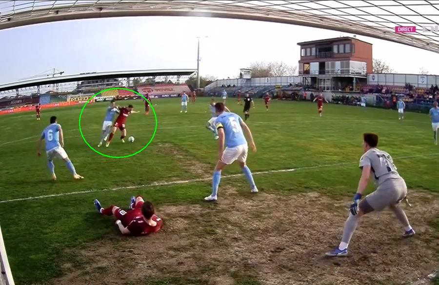 FOTO: Captură @digi sport 1 Șir de faze controversate în Voluntari - CFR Cluj: penalty repetat și ratat!