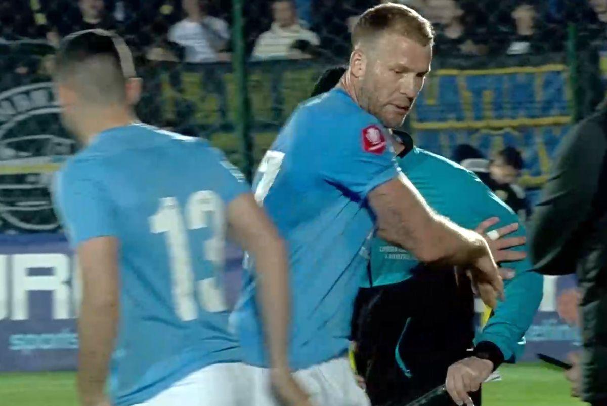 Adam Nemec, eliminat după ce a împins arbitrul în FC Voluntari - Petrolul