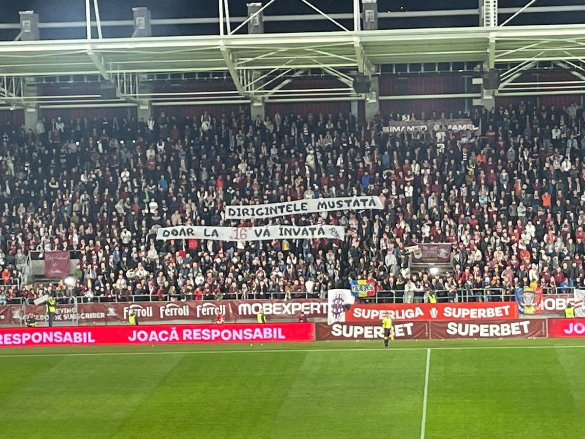 Ironii și mesaje cu tentă rasistă la meciul dintre Rapid și FCSB: „În fața noastră avem dovada vie / Cerșitul și slujitul sunt o meserie” vs „Giuleștiu' arde mahalaua / De ce vă agitați, dacă noi nu suntem Steaua?”