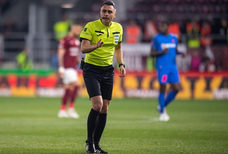 Horațiu Feșnic în meciul Rapid - FCSB (foto: Raed Krishan/GSP) Arbitrii, dar numai ei?