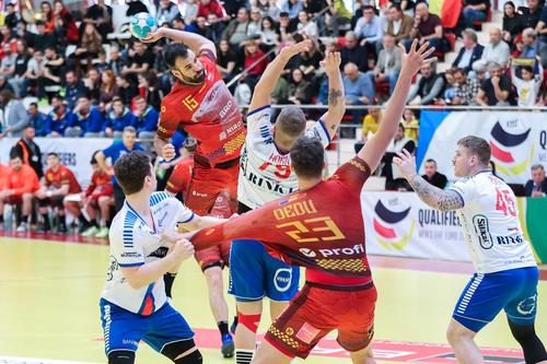 Javier Humet în acțiune în partida contra selecționatei Insulelor Feroe Foto sportpictures