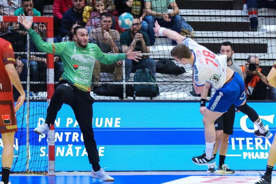 Portarul Ionuț Iancu a apărat foarte bine contra Insulelor Feroe Foto sportpictures „Să fie sala plină!” » România vrea să bată Austria și să-și ia biletele pentru EURO 2024