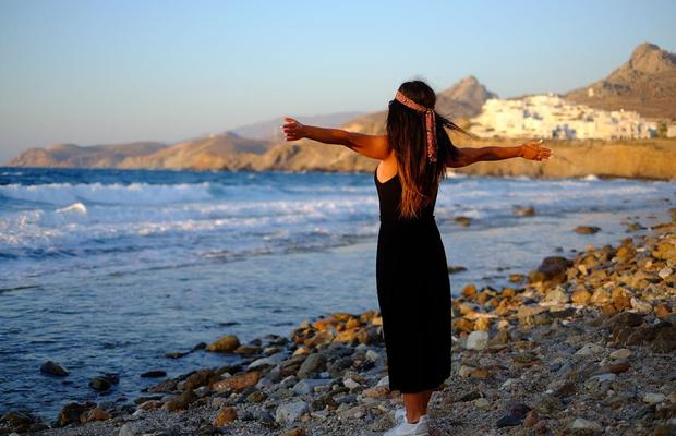 Nu știi ce să-i faci cadou iubitei de Paște? Profită de ofertele last minute în Grecia!