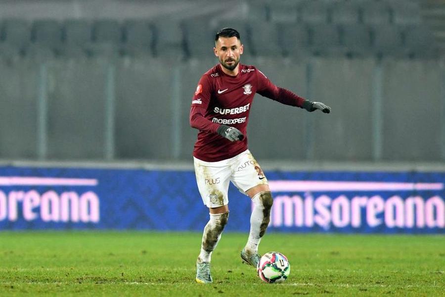Dragoș Grigore La două zile după instalarea lui Neil Lennon, Rapid a anunțat primele 3 plecări: „E normal să remaniem lotul!”