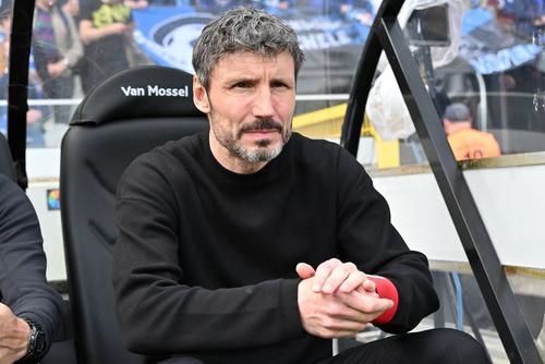 Mark van Bommel, pe banca tehnică a lui Antwerp la meciul cu FC Bruges / Foto: Imago