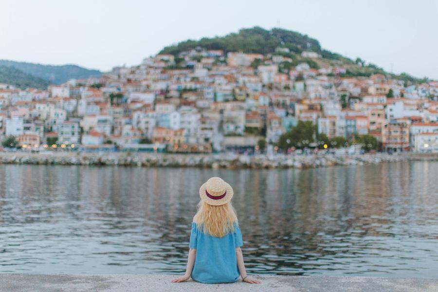 Nu știi ce să-i faci cadou iubitei de Paște? Profită de ofertele last minute în Grecia!
