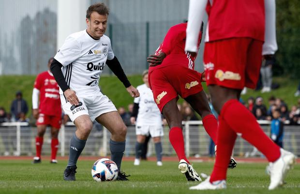 Emmanuel Macron a jucat un meci de fotbal în scop caritabil! Ce supervedete au evoluat