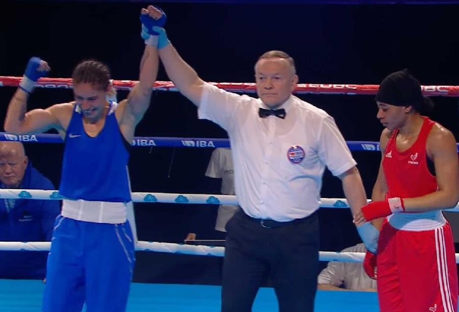 Claudia Nechita, sărbătorind triumful din sferturi / Sursă foto: FR Box România și-a asigurat primele medalii la Campionatele Europene de box