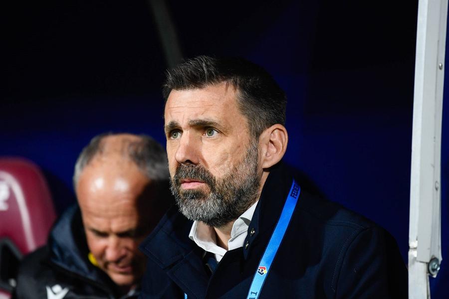 Pe Zeljko Kopic îl așteaptă trei meciuri infernale, în play-out. Foto: Imago Sparge sticla, K-o pic