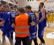 Bătaie în toată regula pe parchet! Baschetbalistul i-a aruncat pumni spectatorului