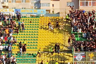 Bătaie crâncenă în tribune: spectatorii din Mioveni au atacat Peluza Sud Steaua. Atenție, imagini dure!