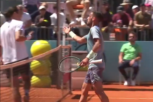 Mattia Bellucci a refuzat să dea mână cu Damir Dzumhur la finalul meciului de la Masters Madrid. FOTO: captură X