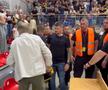 Bătaie în toată regula pe parchet! Baschetbalistul i-a aruncat pumni spectatorului