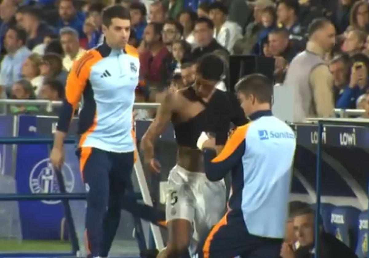 Ce trebuie să facă Jude Bellingham înainte de fiecare meci pentru a evita o pauză de 3 luni » Fanii lui Real Madrid îl roagă să se opereze