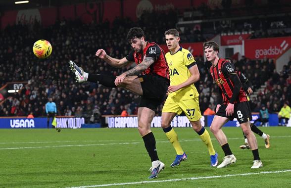 Probleme pentru Radu Drăgușin? » Tottenham, acord de principiu cu fundașul revelației din premier League