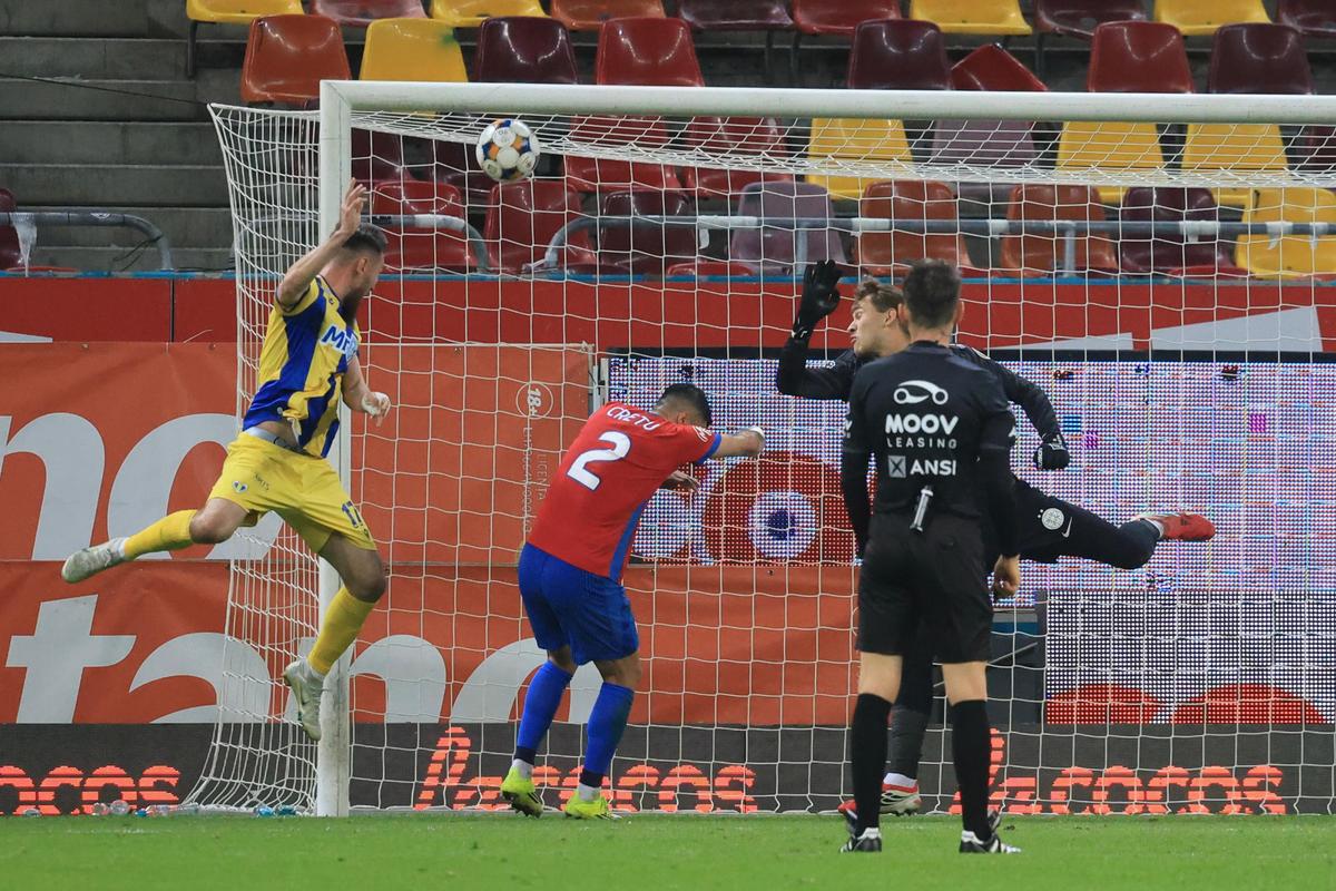 Imagini din meci FCSB - Petrolul // foto: Ionuț Iordache și Andrei Furnigă