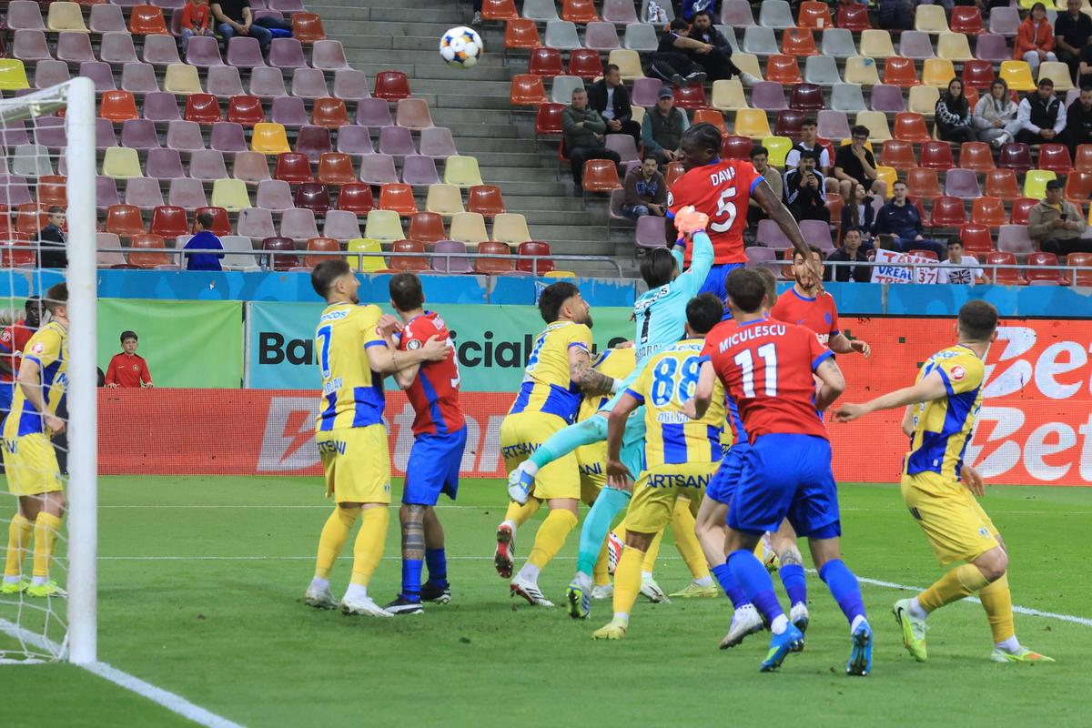 Imagini din meci FCSB - Petrolul // foto: Ionuț Iordache și Andrei Furnigă