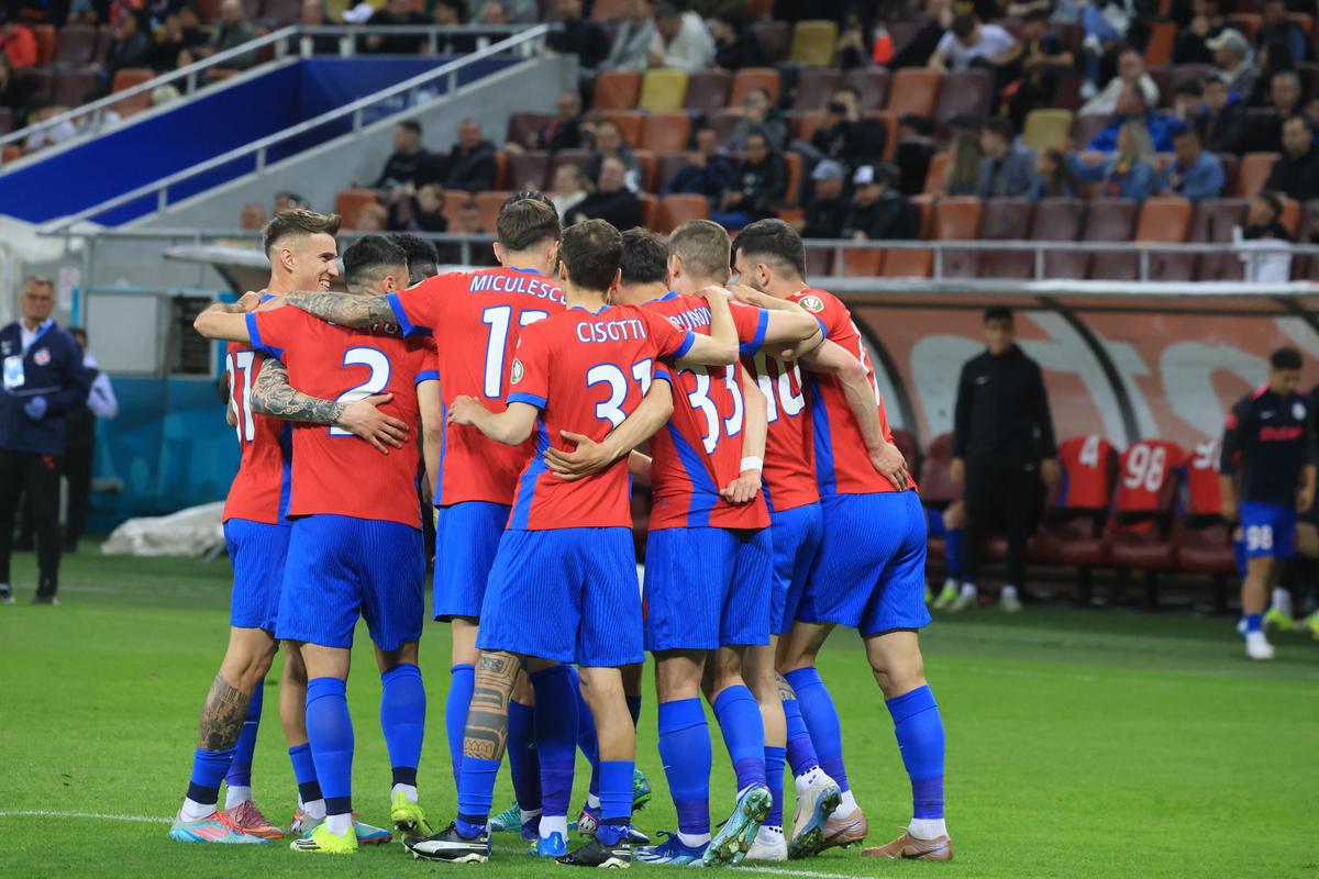 Imagini din meci FCSB - Petrolul // foto: Ionuț Iordache și Andrei Furnigă