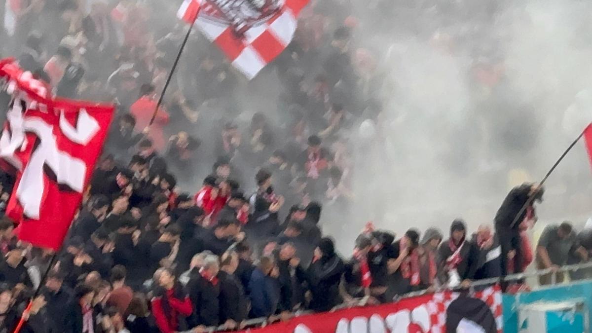 Imagini incredibile în Dinamo - Craiova: ultrașii au pornit extinctoarele în peluză